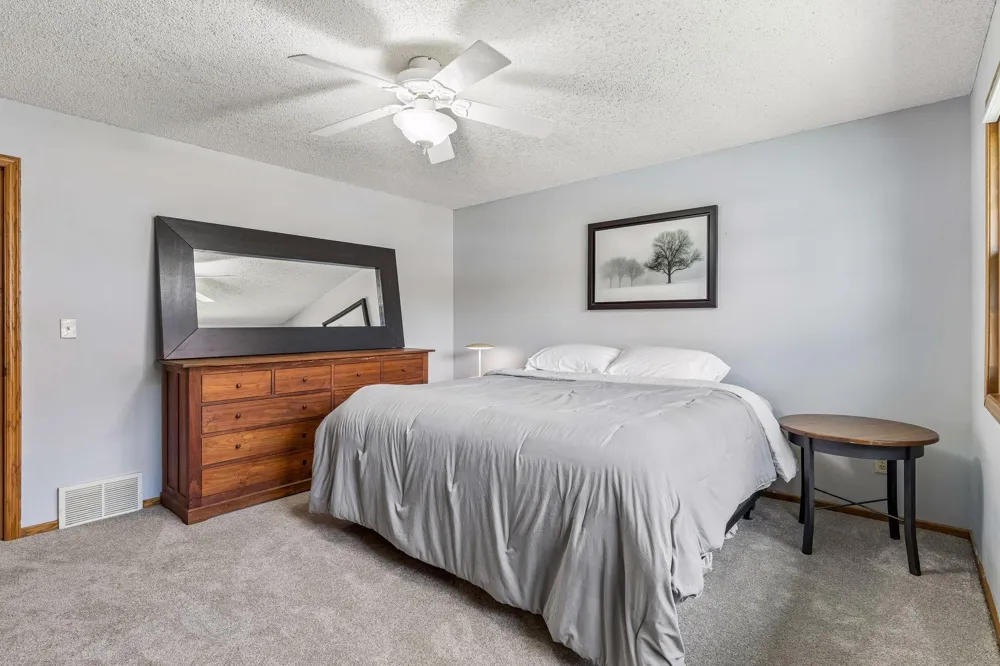 900 Nina Court Mendota Heights, MN 55118
