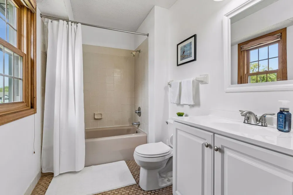900 Nina Court Mendota Heights, MN 55118