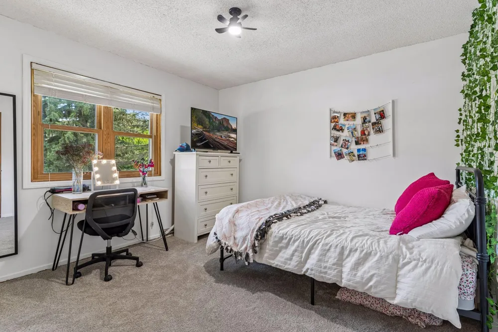 900 Nina Court Mendota Heights, MN 55118