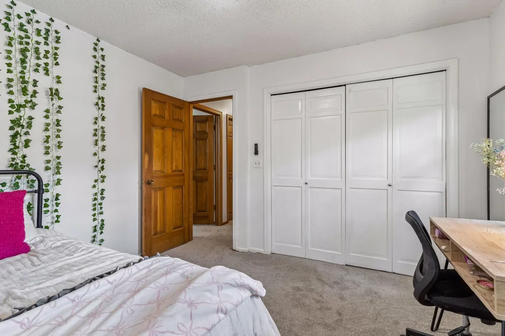 900 Nina Court Mendota Heights, MN 55118