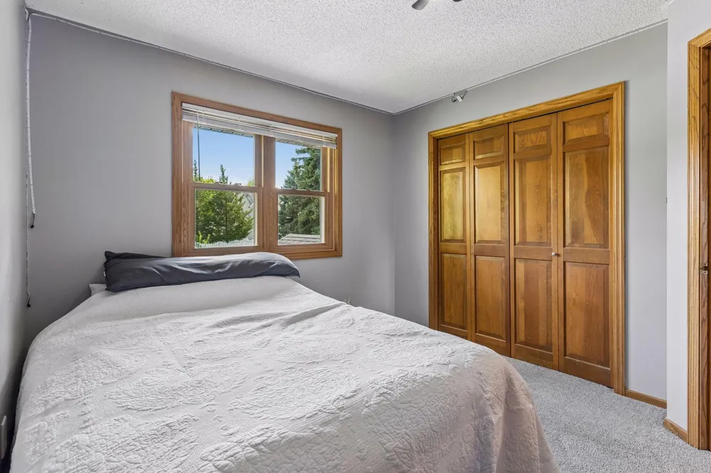 900 Nina Court Mendota Heights, MN 55118