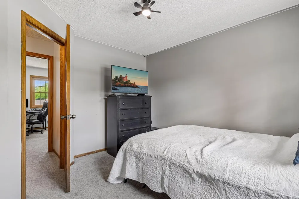 900 Nina Court Mendota Heights, MN 55118