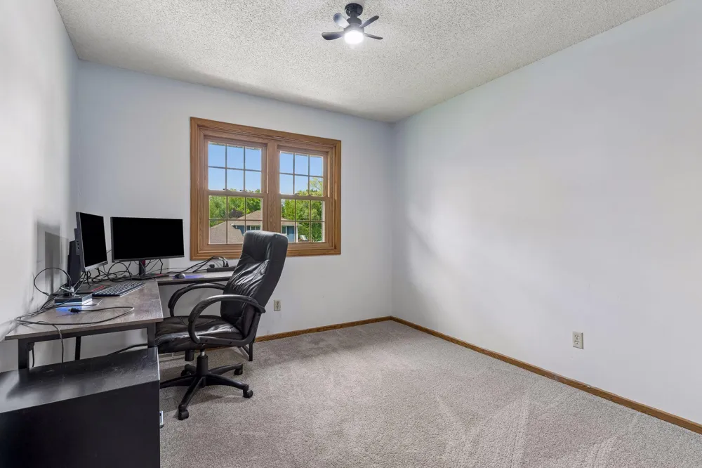 900 Nina Court Mendota Heights, MN 55118