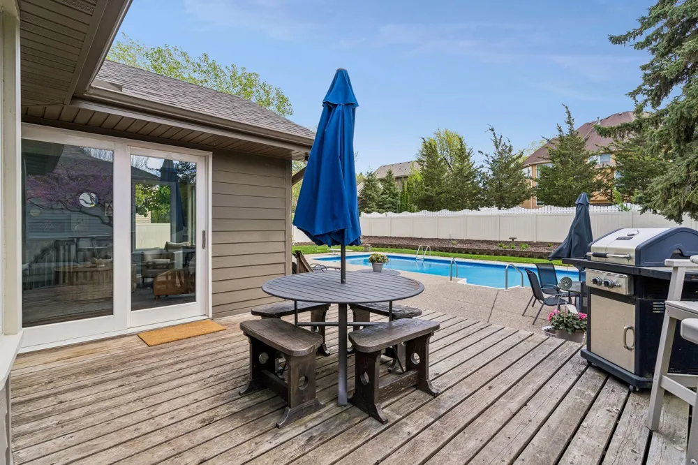 900 Nina Court Mendota Heights, MN 55118