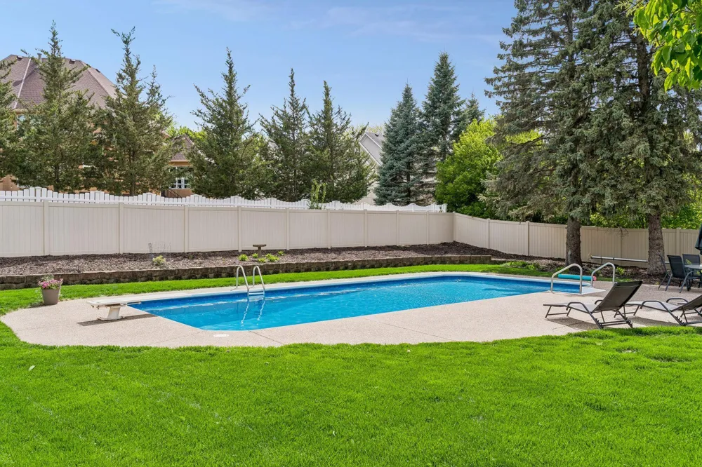 900 Nina Court Mendota Heights, MN 55118