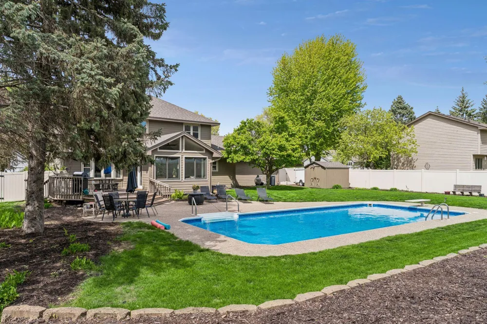 900 Nina Court Mendota Heights, MN 55118
