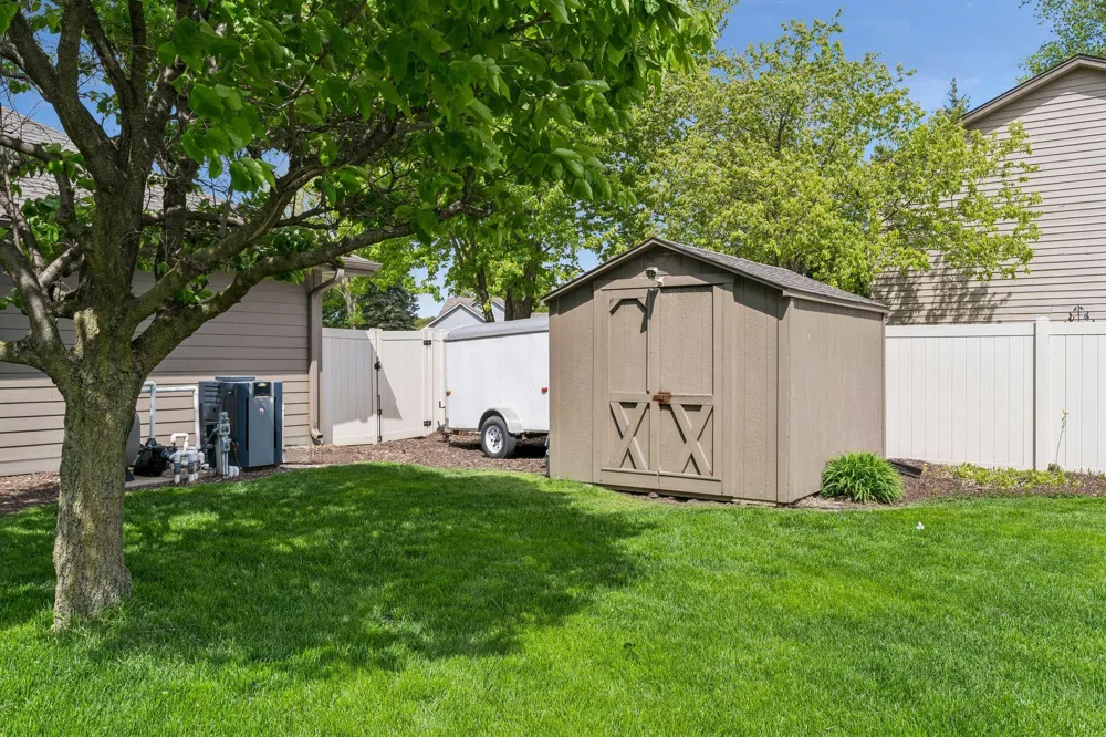 900 Nina Court Mendota Heights, MN 55118