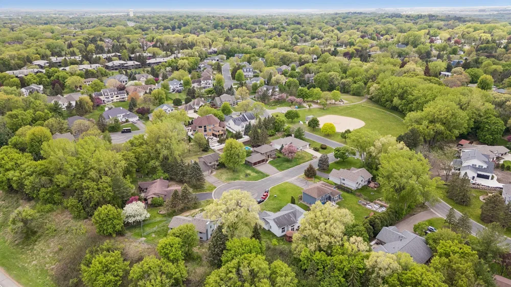 900 Nina Court Mendota Heights, MN 55118