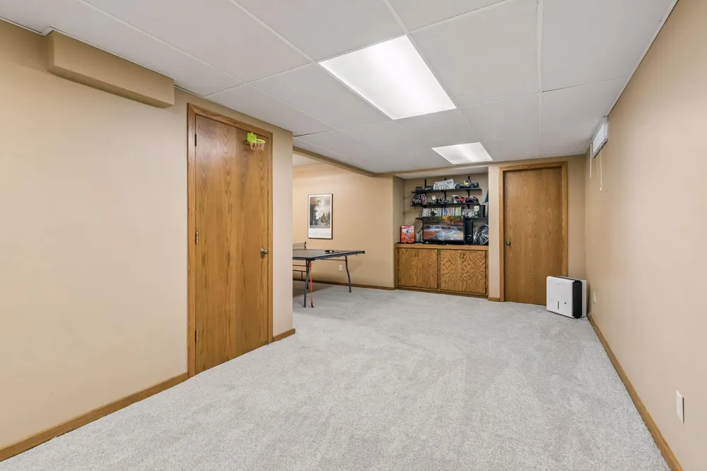 900 Nina Court Mendota Heights, MN 55118