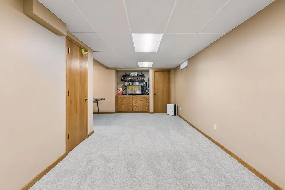 900 Nina Court Mendota Heights, MN 55118
