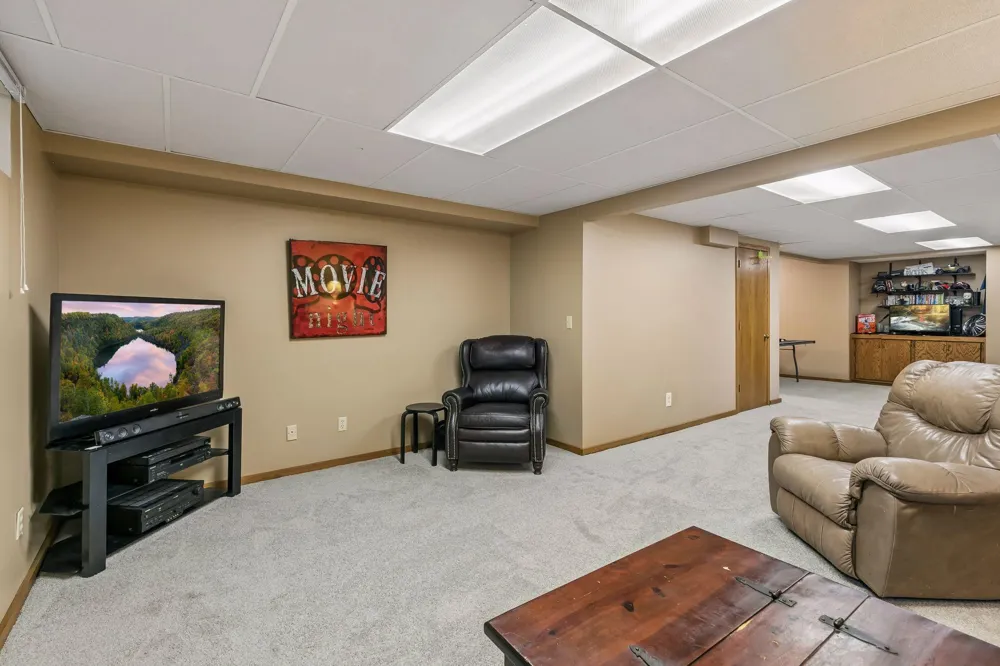 900 Nina Court Mendota Heights, MN 55118