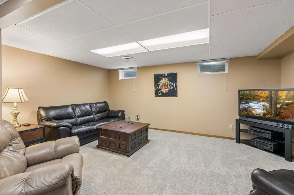 900 Nina Court Mendota Heights, MN 55118