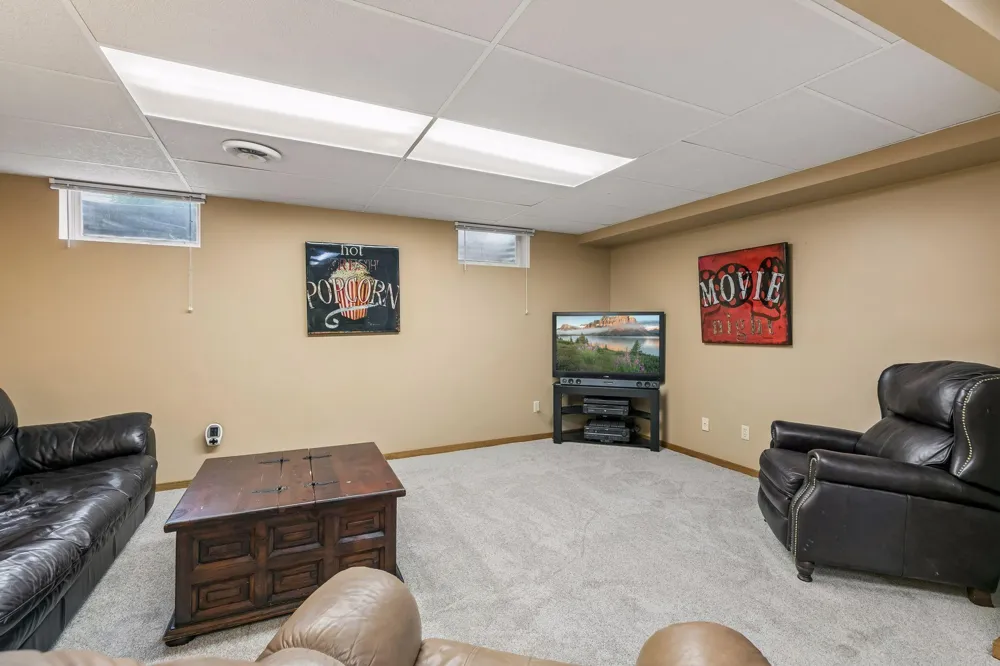900 Nina Court Mendota Heights, MN 55118