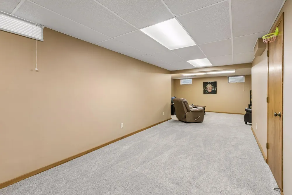 900 Nina Court Mendota Heights, MN 55118