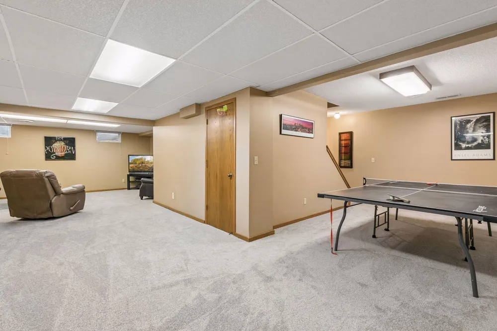 900 Nina Court Mendota Heights, MN 55118