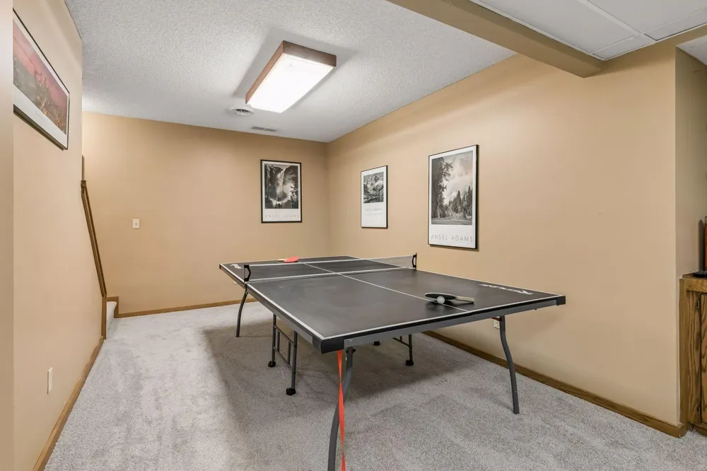 900 Nina Court Mendota Heights, MN 55118