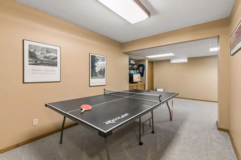 900 Nina Court Mendota Heights, MN 55118