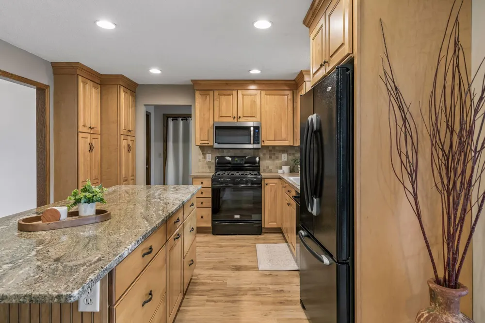 900 Nina Court Mendota Heights, MN 55118