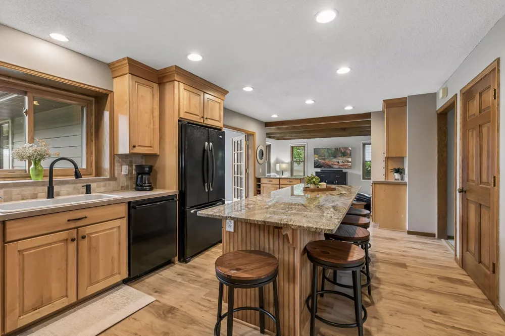 900 Nina Court Mendota Heights, MN 55118
