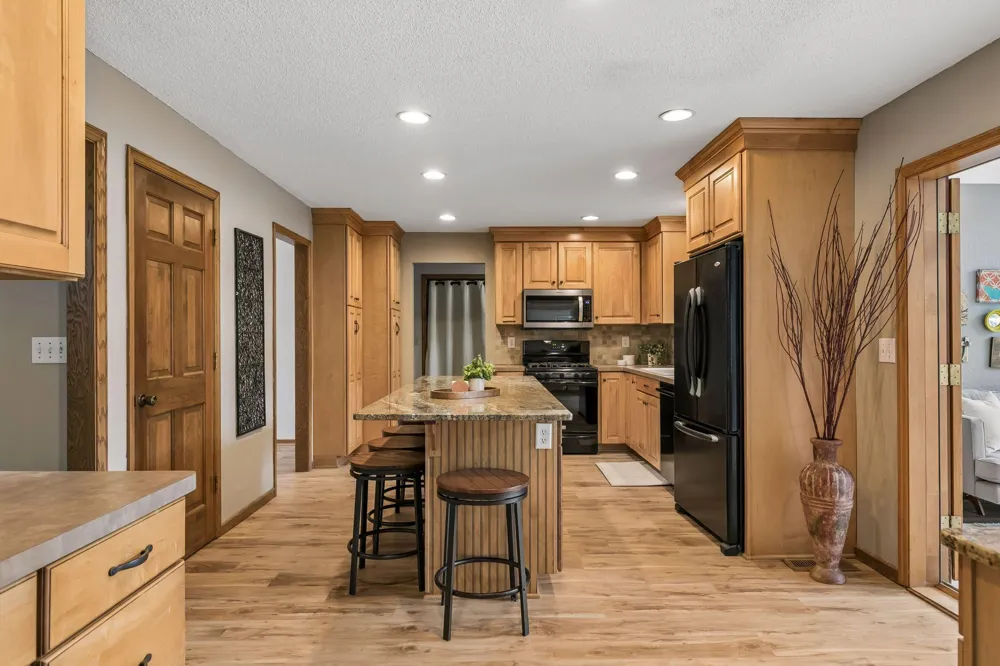 900 Nina Court Mendota Heights, MN 55118