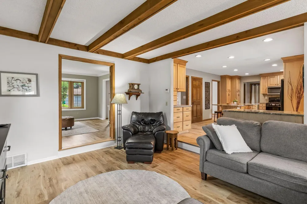 900 Nina Court Mendota Heights, MN 55118