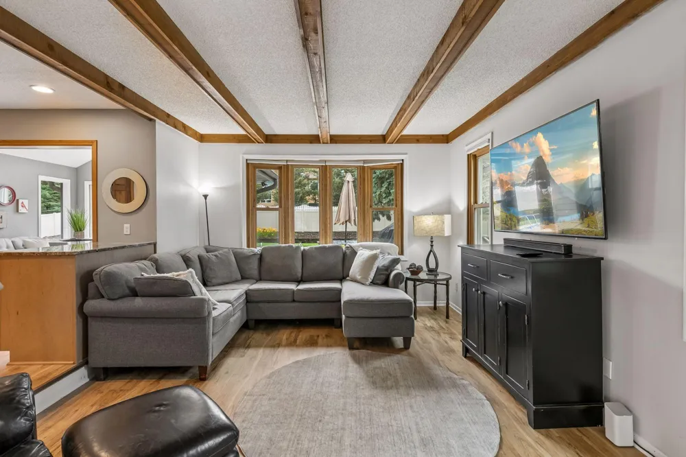 900 Nina Court Mendota Heights, MN 55118