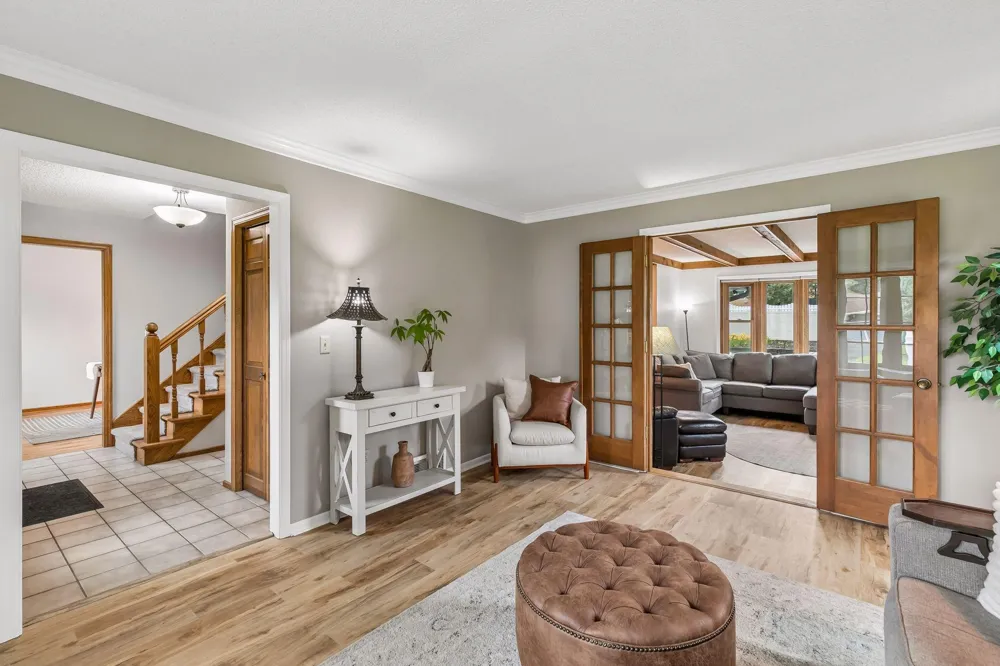 900 Nina Court Mendota Heights, MN 55118