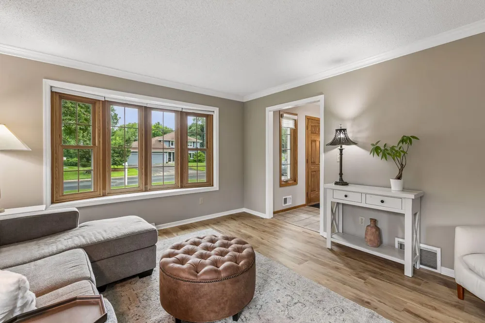 900 Nina Court Mendota Heights, MN 55118