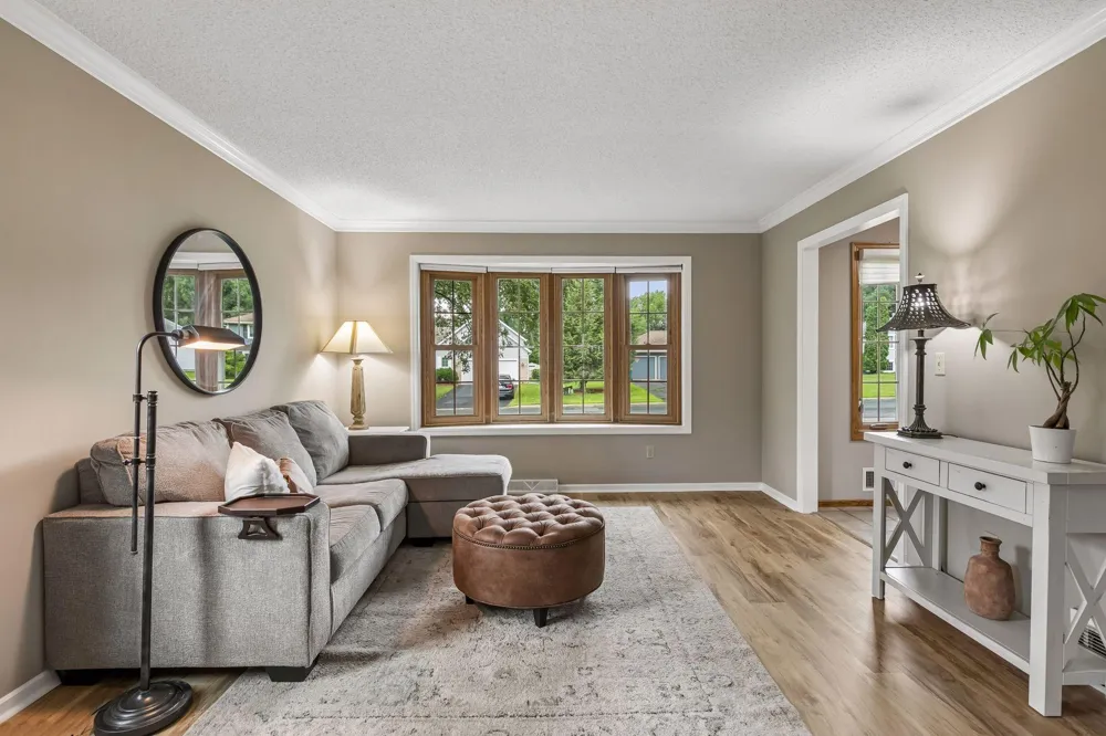 900 Nina Court Mendota Heights, MN 55118