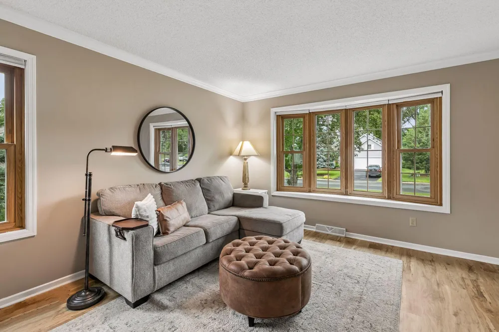 900 Nina Court Mendota Heights, MN 55118