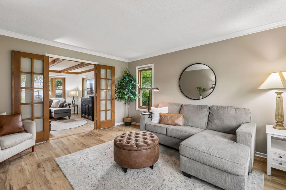 900 Nina Court Mendota Heights, MN 55118