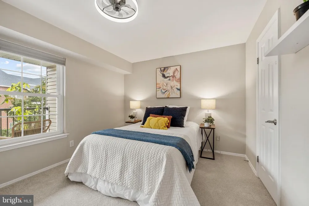 3311 WYNDHAM CIRCLE #2202 Alexandria, VA 22302