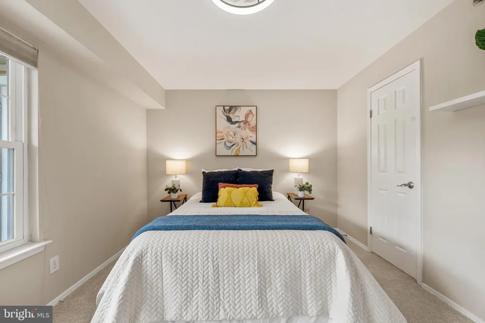 3311 WYNDHAM CIRCLE #2202 Alexandria, VA 22302