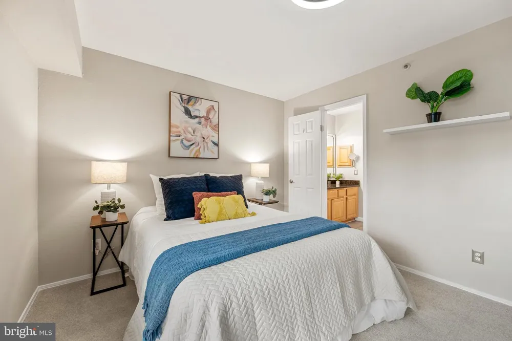 3311 WYNDHAM CIRCLE #2202 Alexandria, VA 22302