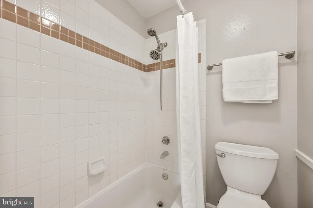 3311 WYNDHAM CIRCLE #2202 Alexandria, VA 22302