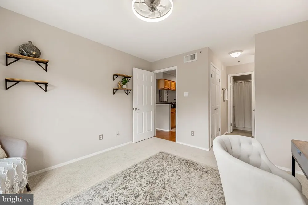 3311 WYNDHAM CIRCLE #2202 Alexandria, VA 22302
