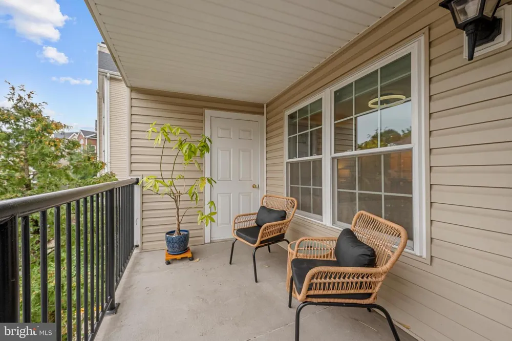 3311 WYNDHAM CIRCLE #2202 Alexandria, VA 22302