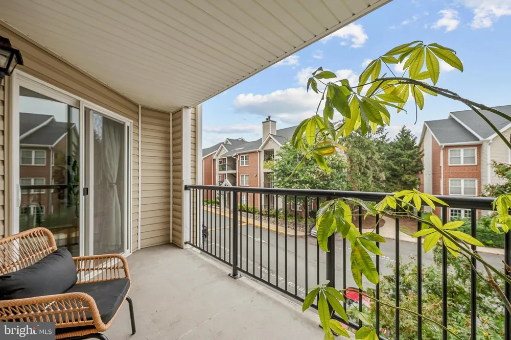 3311 WYNDHAM CIRCLE #2202 Alexandria, VA 22302