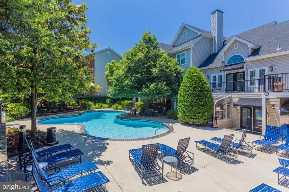 3311 WYNDHAM CIRCLE #2202 Alexandria, VA 22302