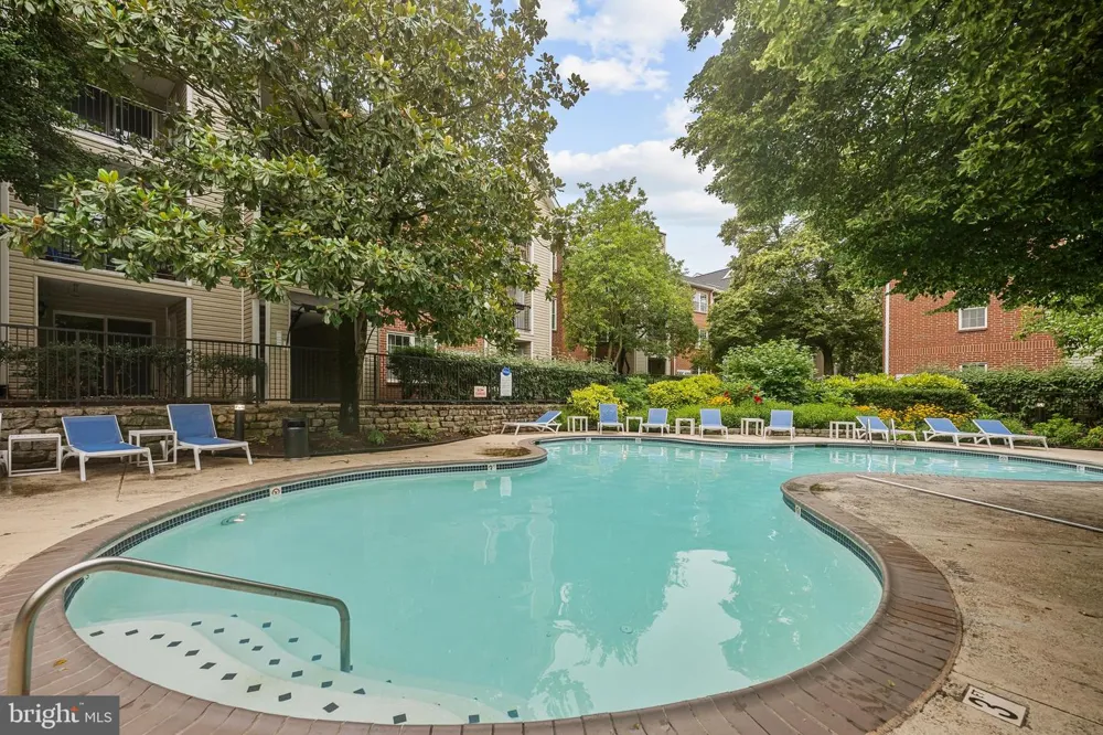 3311 WYNDHAM CIRCLE #2202 Alexandria, VA 22302