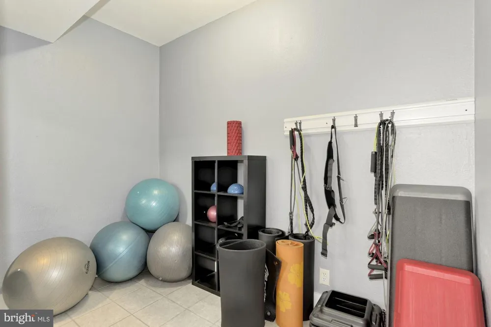3311 WYNDHAM CIRCLE #2202 Alexandria, VA 22302