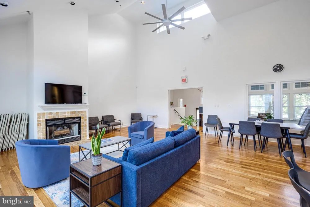 3311 WYNDHAM CIRCLE #2202 Alexandria, VA 22302