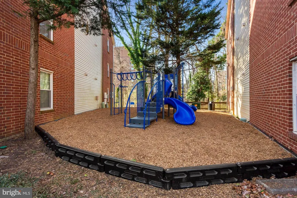 3311 WYNDHAM CIRCLE #2202 Alexandria, VA 22302