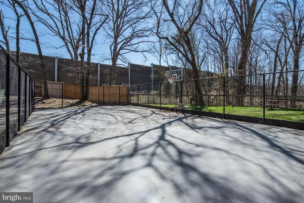 3311 WYNDHAM CIRCLE #2202 Alexandria, VA 22302