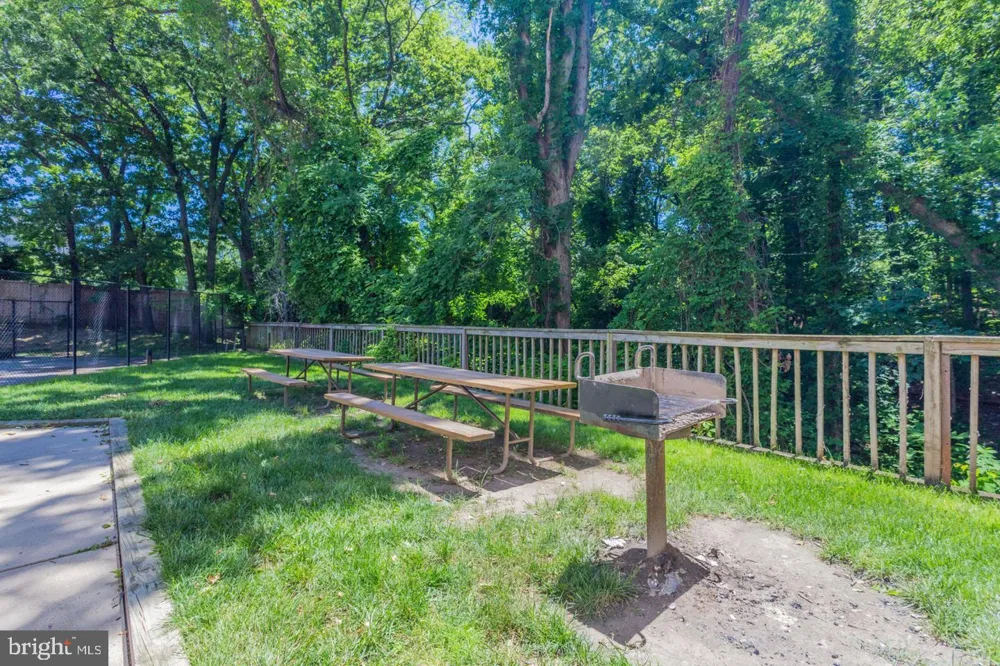 3311 WYNDHAM CIRCLE #2202 Alexandria, VA 22302