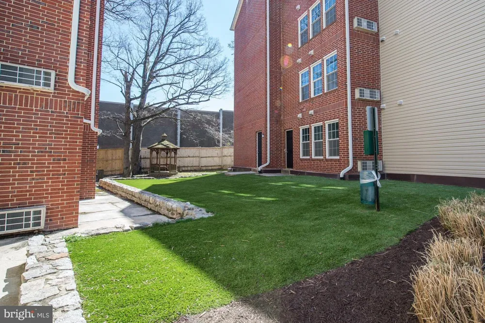 3311 WYNDHAM CIRCLE #2202 Alexandria, VA 22302