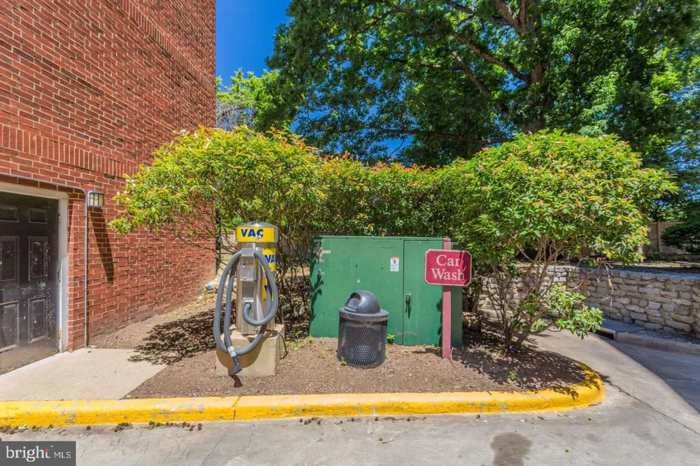 3311 WYNDHAM CIRCLE #2202 Alexandria, VA 22302