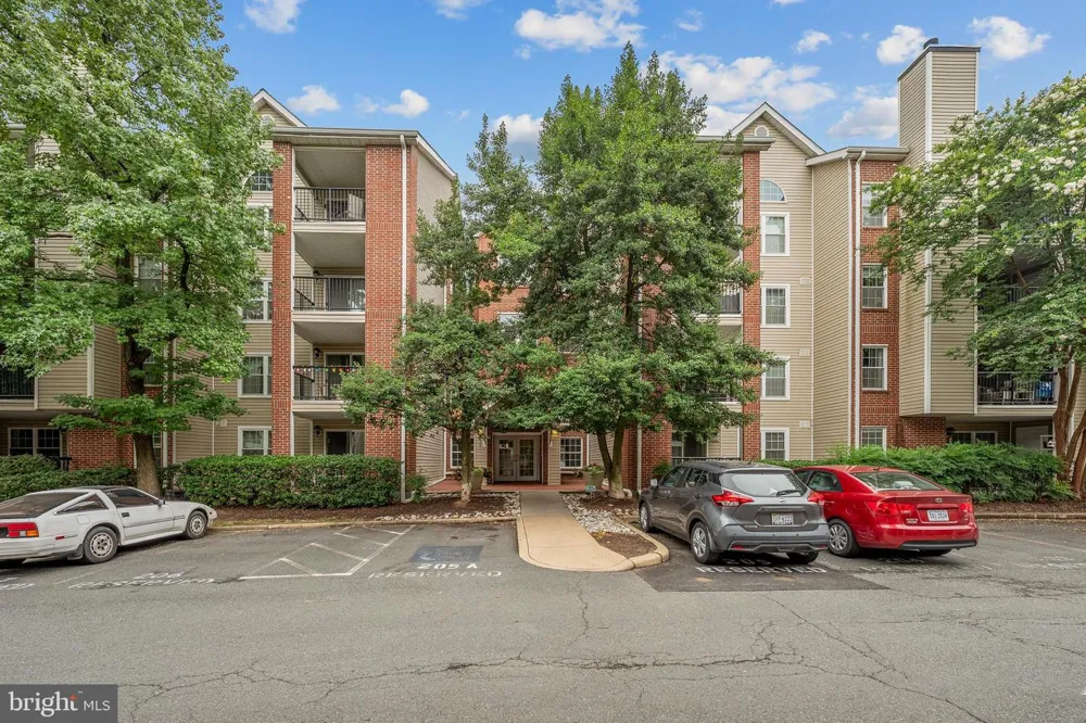 3311 WYNDHAM CIRCLE #2202 Alexandria, VA 22302
