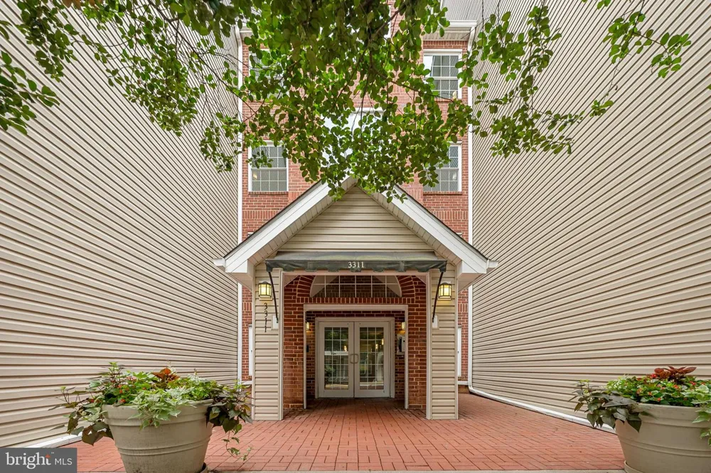 3311 WYNDHAM CIRCLE #2202 Alexandria, VA 22302