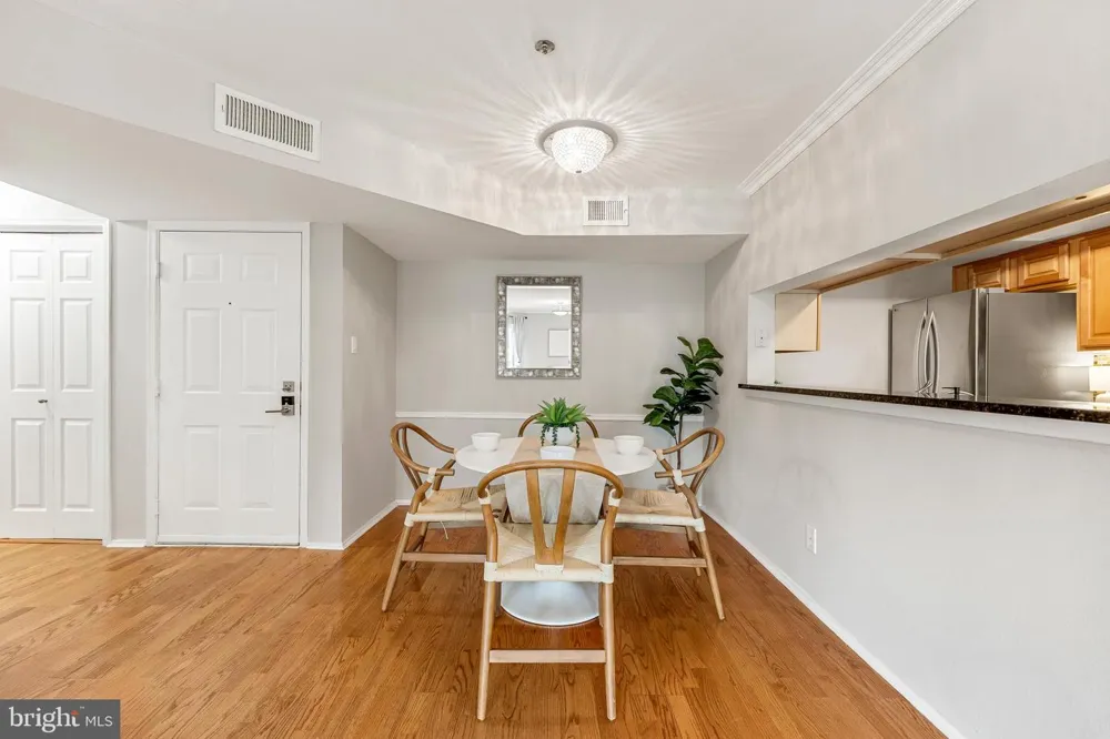 3311 WYNDHAM CIRCLE #2202 Alexandria, VA 22302
